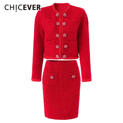 طقم محبوك نسائي قطعتين جاكيت بأزرار وتنورة ميديم بخصر عالٍ