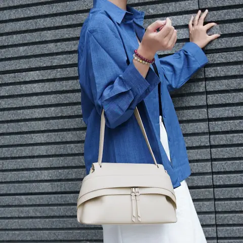 Design Handbag Versatile Travel Saddle Crossbody Bag