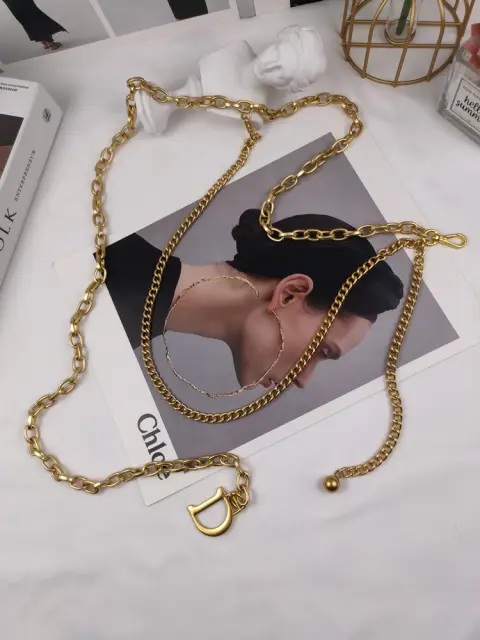 سلسلة خصر متعددة الطبقات مع حرف D للنساء