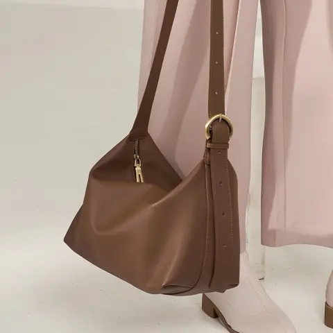Simple And Versatile Textured Large-capacity Crossbody Bag