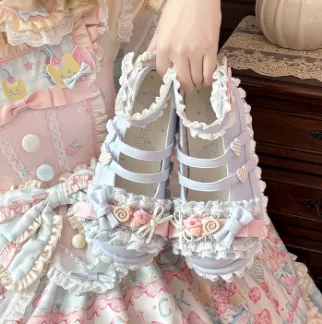 حذاء نسائي بنعل سميك ومقدمة مستديرة