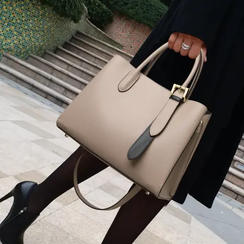 Niche Contrast Color One Shoulder Western Style Portable Female Genuine Leather Bag