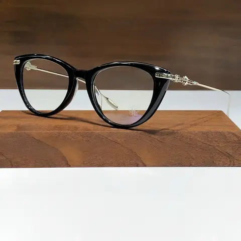 إطار نظارات عين القط من سبائك التيتانيوم للرجال والنساء CH8228