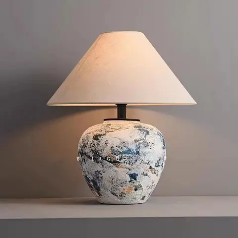 مصباح طاولة على شكل جرة فخارية مصنوع يدويًا بطراز وابي-سابي، تصميم ريترو على الطراز الياباني لبيوت الضيافة، قطع ديكور سيراميك لـ