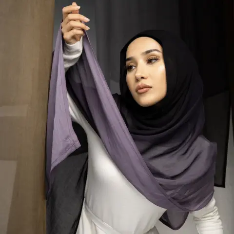 وشاح شال خفيف للحماية من الشمس من الريون بعرض واسع ولون متدرج مرسوم يدويا