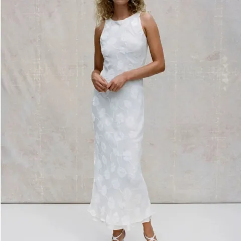 Elegant Figure-hugging Sleeveless Jacquard Midi Dress With A Subtle Pattern